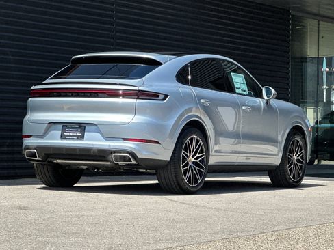 New 2026 Porsche Cayenne Coupe AWD/4WD image 8