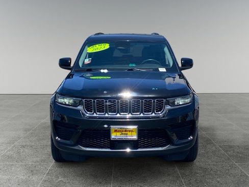 Used 2023 Jeep Grand Cherokee Laredo RWD image 8