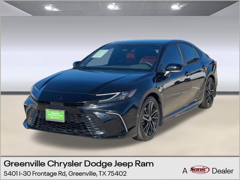 Used 2025 Toyota Camry XSE image 1