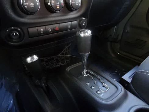 Used 2015 Jeep Wrangler Unlimited Sahara AWD/4WD image 23