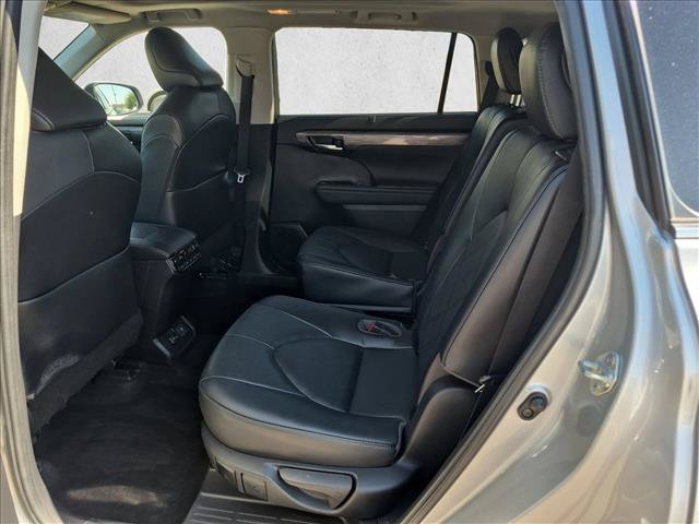 Used 2023 Toyota Highlander Platinum AWD/4WD image 17