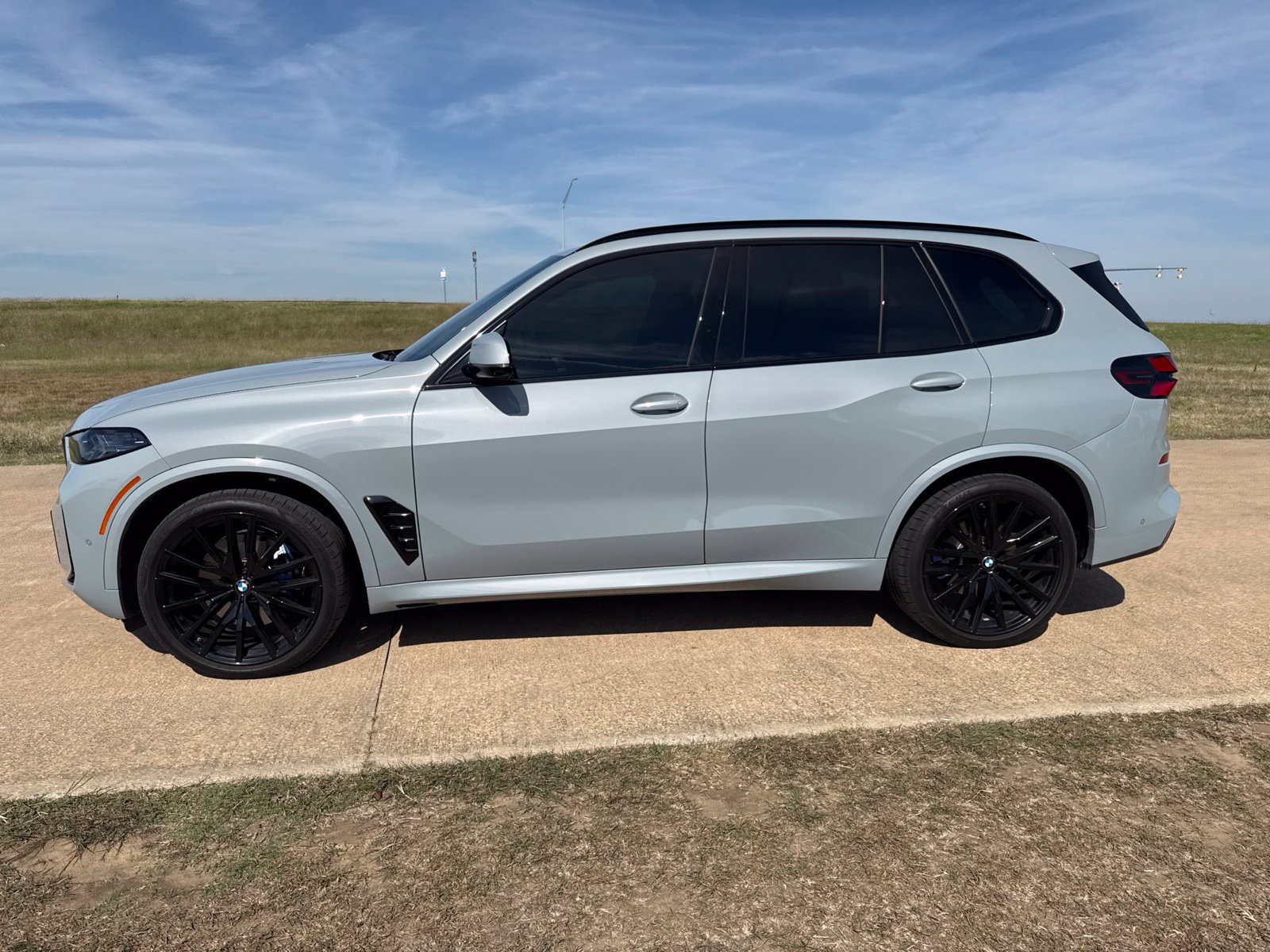 Used 2025 BMW X5 xDrive40i w/ Executive Package AWD/4WD image 3