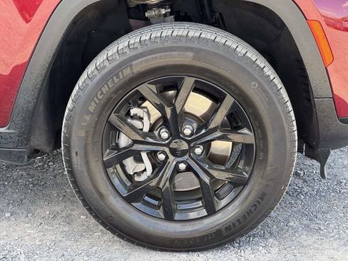 Used 2024 Jeep Grand Cherokee L Laredo image 7