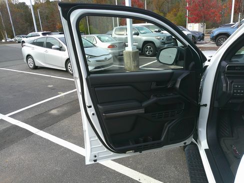 Used 2025 Toyota 4Runner TRD Off-Road Premium image 16