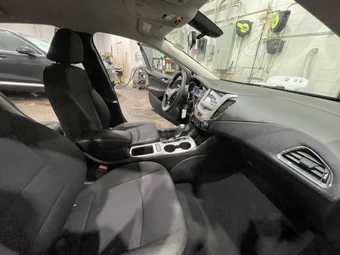 Used 2017 Chevrolet Cruze LS image 15