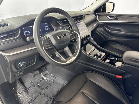 Used 2023 Jeep Grand Cherokee Limited AWD/4WD image 9