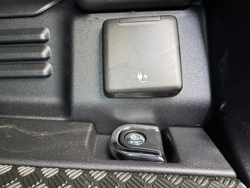 New 2026 Land Rover Defender 110 X-Dynamic SE image 26