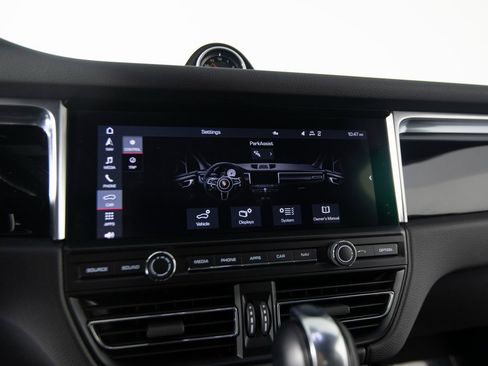 Certified 2020 Porsche Macan image 24