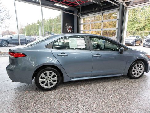Used 2023 Toyota Corolla LE image 4