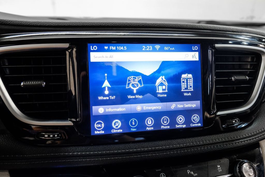Used 2020 Chrysler Pacifica Limited FWD image 40