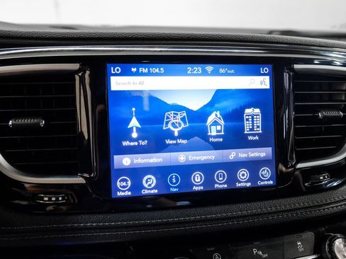 Used 2020 Chrysler Pacifica Limited FWD image 40