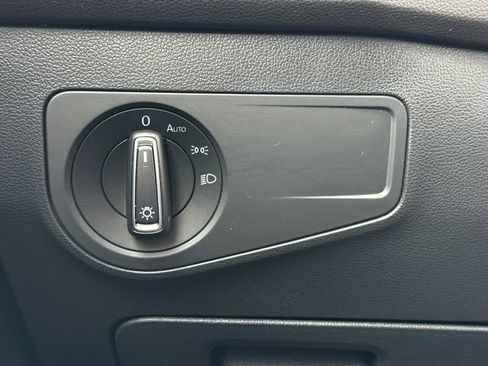 Certified 2023 Volkswagen Tiguan SE image 43