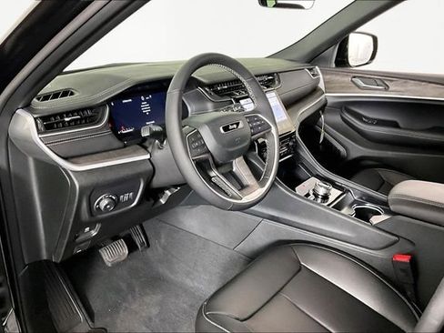 New 2025 Jeep Grand Cherokee L Limited w/ Black Appearance Package image 8