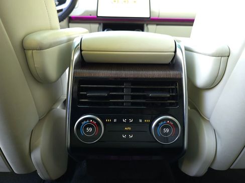 Used 2023 Land Rover Range Rover SE image 17