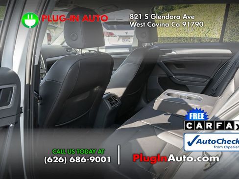 Used 2015 Volkswagen Golf S image 9