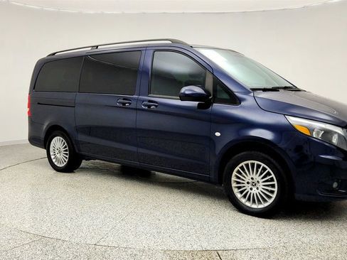 Used 2021 Mercedes-Benz Metris Passenger image 3