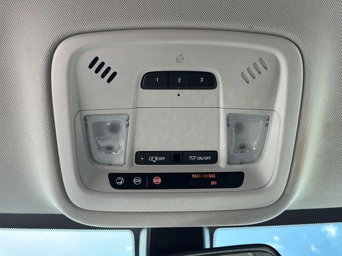 Used 2019 Chevrolet Traverse LT FWD image 27