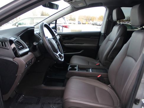 Certified 2024 Honda Odyssey Touring image 11