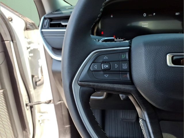 Used 2024 Jeep Grand Cherokee Limited w/ Luxury Tech Group II AWD/4WD image 20