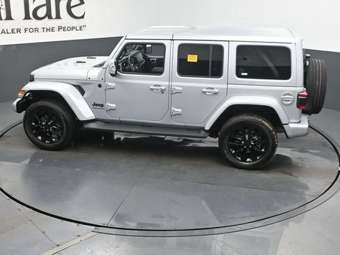 Used 2023 Jeep Wrangler Unlimited Sahara AWD/4WD image 37