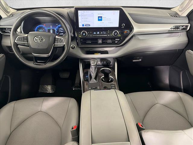Used 2024 Toyota Highlander Platinum FWD image 24