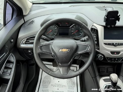 Used 2017 Chevrolet Cruze LS FWD image 19