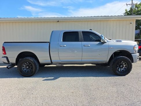 Used 2023 RAM 2500 Laramie AWD/4WD image 3