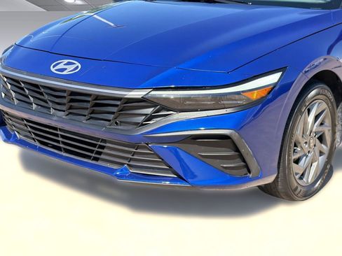 Used 2024 Hyundai Elantra SEL image 11