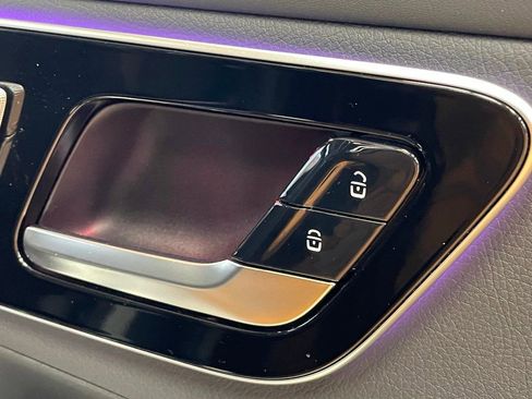 Used 2025 Mercedes-Benz GLC 350e 4MATIC image 29