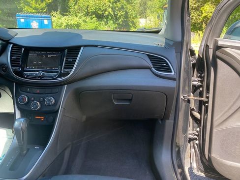 Used 2019 Chevrolet Trax LT w/ Driver Confidence Package image 27