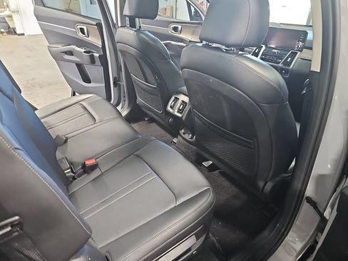 Used 2023 Kia Sorento S w/ Panoramic Sunroof Package AWD/4WD image 11