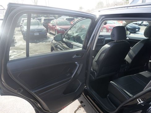 Used 2021 Volkswagen Tiguan SE w/ Panoramic Sunroof Package AWD/4WD image 24