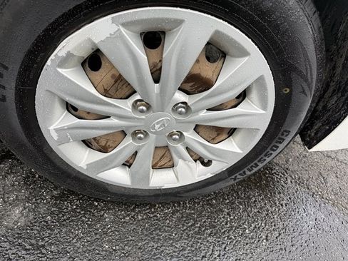 Used 2019 Hyundai Accent SE FWD image 28