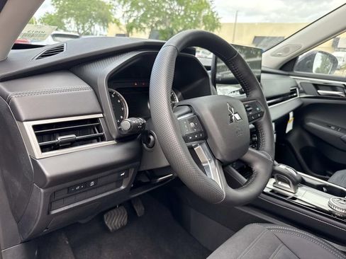New 2026 Mitsubishi Outlander SE FWD image 22