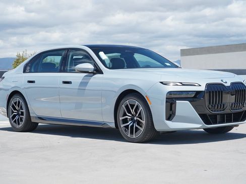 New 2026 BMW 740i w/ Premium Package RWD image 3