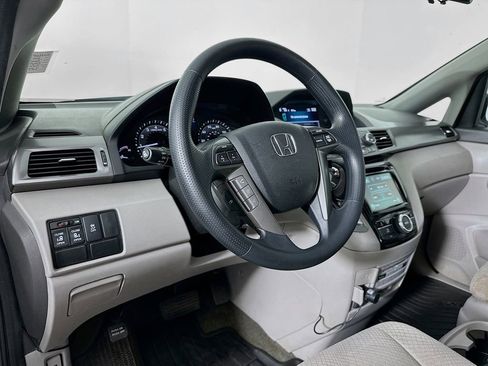 Used 2017 Honda Odyssey SE image 10