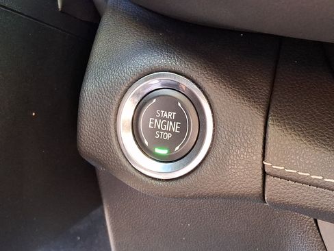 Certified 2022 Buick Envision Essence w/ Technology Package I FWD image 27