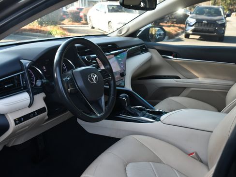 Certified 2019 Toyota Camry XLE image 8