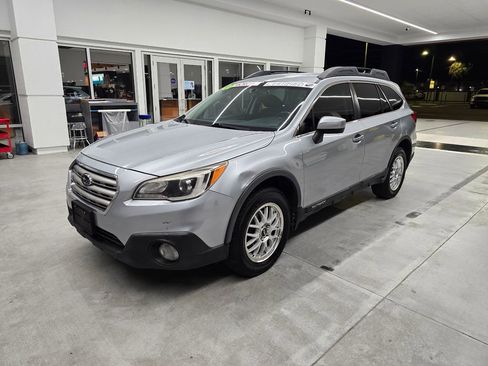 Used 2017 Subaru Outback 2.5i Premium image 2