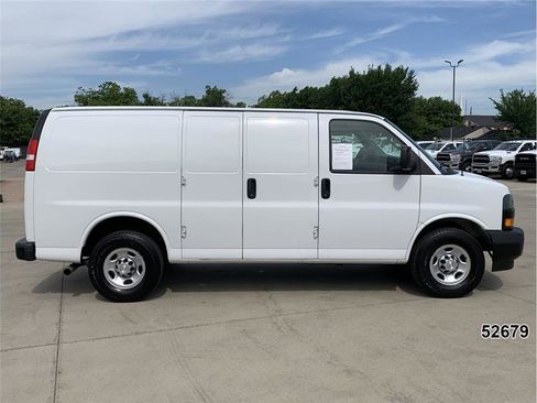 Used 2021 Chevrolet Express 2500 RWD image 5