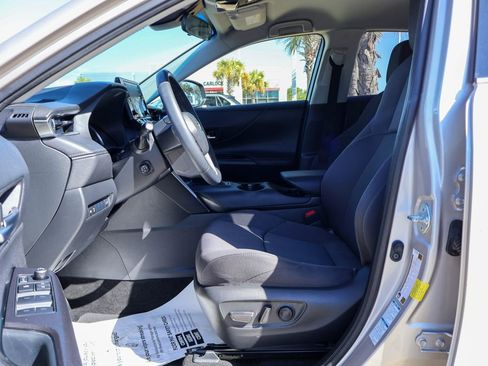 Used 2021 Toyota Venza Limited image 7