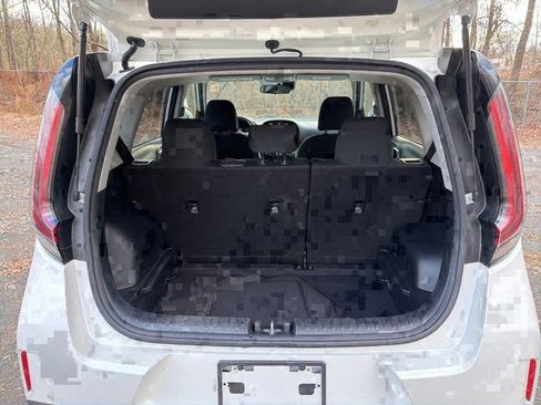 Used 2023 Kia Soul LX w/ LX Technology Package image 13
