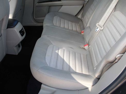 Used 2019 Ford Fusion SE FWD image 21