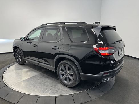 Certified 2025 Honda Pilot Sport image 5