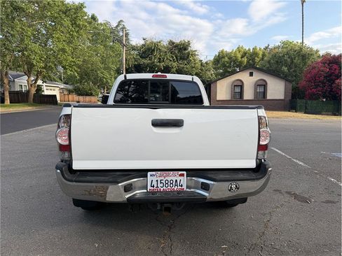 Used 2010 Toyota Tacoma PreRunner RWD image 4