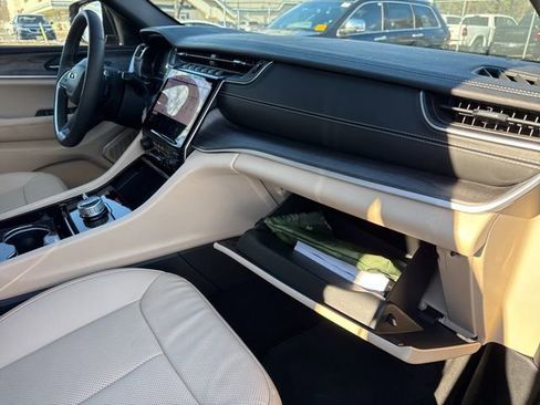 Certified 2023 Jeep Grand Cherokee Limited w/ Luxury Tech Group II image 26