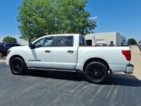 Used 2019 Nissan Titan SV w/ SV Convenience Package AWD/4WD image 8