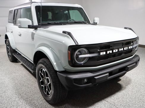 Used 2022 Ford Bronco Outer Banks AWD/4WD image 5