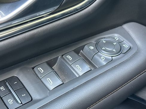 Used 2023 Chevrolet Suburban High Country w/ LPO, Illumination Package AWD/4WD image 12