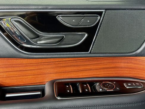 Used 2024 Lincoln Navigator L Premiere image 23